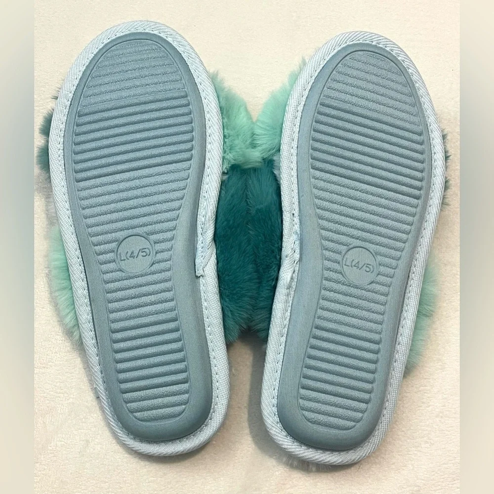 Cat & Jack Mint and Teal Cross Band Faux Fur Slippers Children’s / Kids Sz 4/5